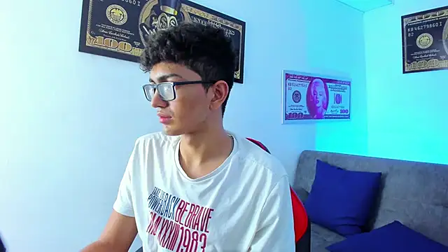 Snapshot of TylerWhite_ chatting on February 1, 2025, 9:21 am TylerWhite  online show from February 1, 2025, 9:21 am