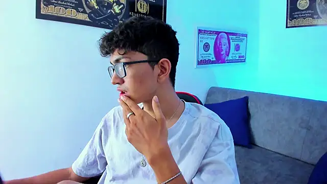 Snapshot of TylerWhite_ chatting on February 4, 2025, 3:11 am TylerWhite  online show from February 4, 2025, 3:11 am