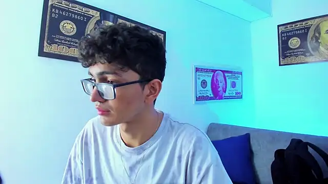 Snapshot of TylerWhite_ chatting on February 4, 2025, 10:00 am TylerWhite  online show from February 4, 2025, 10:00 am