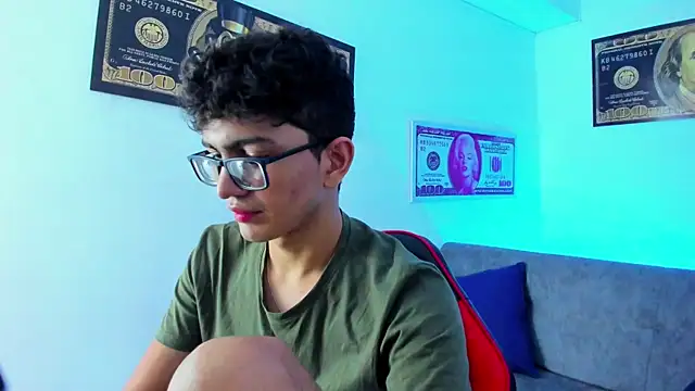 Snapshot of TylerWhite_ chatting on February 5, 2025, 2:51 am TylerWhite  online show from February 5, 2025, 2:51 am