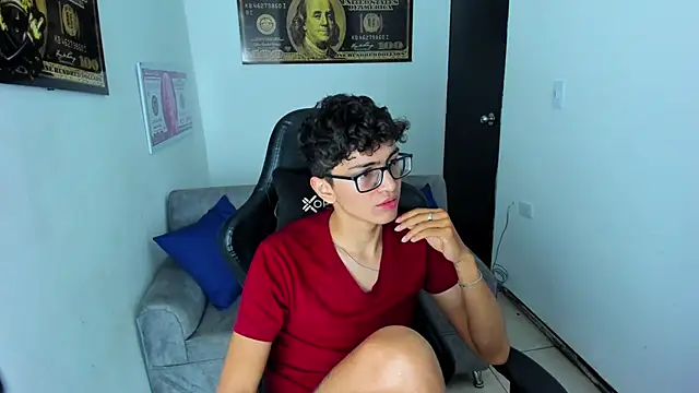 Snapshot of TylerWhite_ chatting on February 7, 2025, 3:01 am TylerWhite  online show from February 7, 2025, 3:01 am