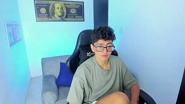 Snapshot of TylerWhite_ chatting on February 8, 2025, 6:33 am TylerWhite  online show from February 8, 2025, 6:33 am