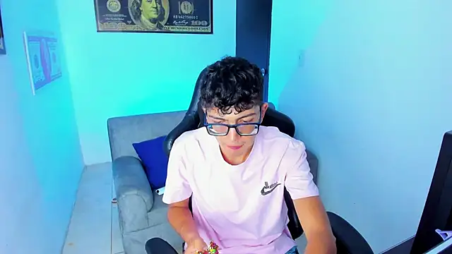 Snapshot of TylerWhite_ chatting on February 9, 2025, 2:49 am TylerWhite  online show from February 9, 2025, 2:49 am