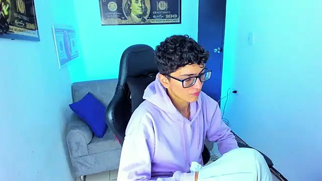 Snapshot of TylerWhite_ chatting on February 12, 2025, 2:56 am TylerWhite  online show from February 12, 2025, 2:56 am