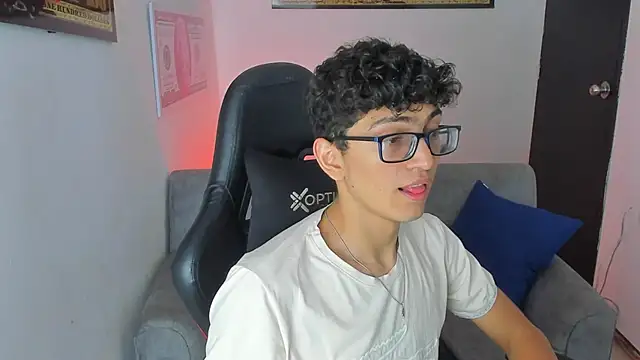 Snapshot of TylerWhite_ chatting on February 14, 2025, 2:50 am TylerWhite  online show from February 14, 2025, 2:50 am