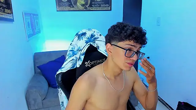 Snapshot of TylerWhite_ chatting on February 19, 2025, 6:33 am TylerWhite  online show from February 19, 2025, 6:33 am