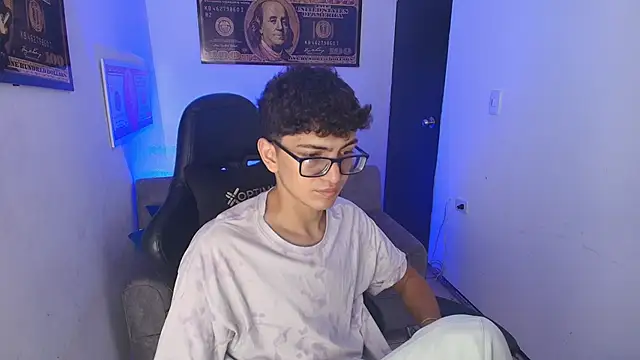 Snapshot of TylerWhite_ chatting on February 27, 2025, 3:04 am TylerWhite  online show from February 27, 2025, 3:04 am