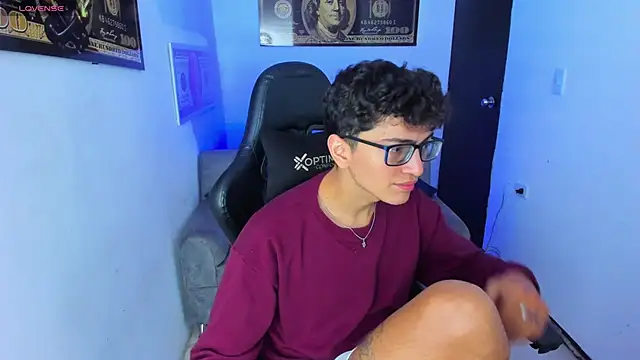 Snapshot of TylerWhite_ chatting on March 7, 2025, 2:57 am TylerWhite  online show from March 7, 2025, 2:57 am
