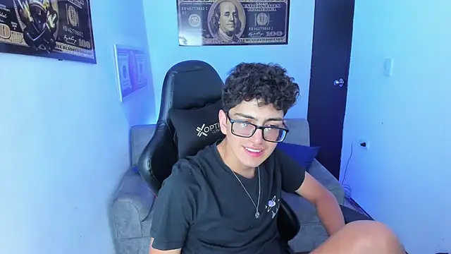 Snapshot of TylerWhite_ chatting on March 8, 2025, 8:55 am TylerWhite  online show from March 8, 2025, 8:55 am