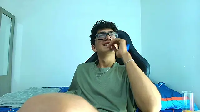 Snapshot of TylerWhite_ chatting on March 20, 2025, 3:13 am TylerWhite  online show from March 20, 2025, 3:13 am