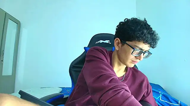 Snapshot of TylerWhite_ chatting on March 21, 2025, 3:22 am TylerWhite  online show from March 21, 2025, 3:22 am