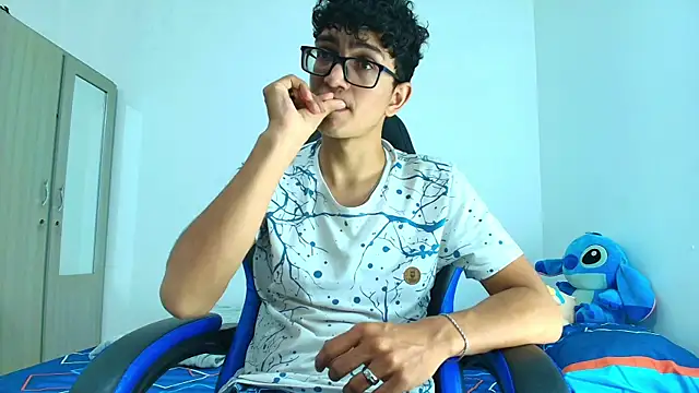 Snapshot of TylerWhite_ chatting on March 22, 2025, 3:20 am TylerWhite  online show from March 22, 2025, 3:20 am