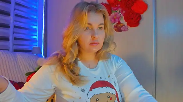 CoraSwon online show from December 9, 2024, 6:14 pm