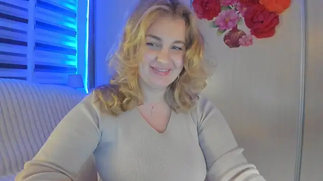 CoraSwon online show from December 11, 2024, 9:55 pm