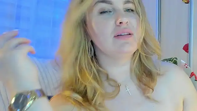 CoraSwon online show from December 12, 2024, 10:09 pm