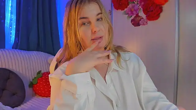 CoraSwon online show from December 25, 2024, 12:47 pm