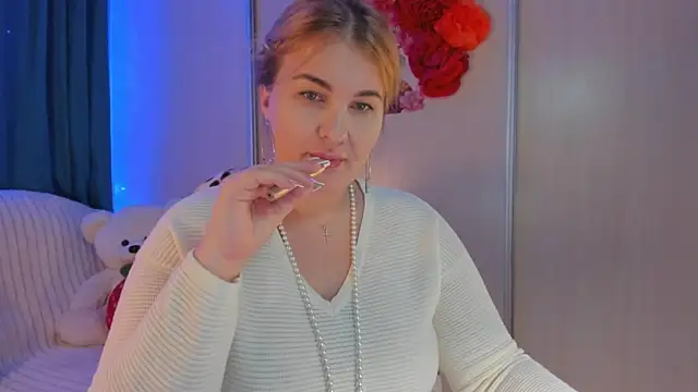 CoraSwon online show from December 26, 2024, 5:04 am