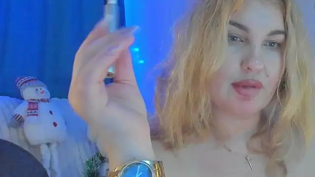 CoraSwon online show from January 5, 2025, 11:44 pm