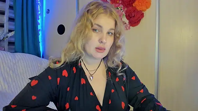 Snapshot of CoraSwon chatting on October 10, 2025, 6:40 pm CoraSwon online show from October 10, 2025, 6:40 pm