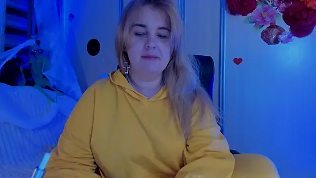 CoraSwon online show from November 3, 2025, 11:15 pm