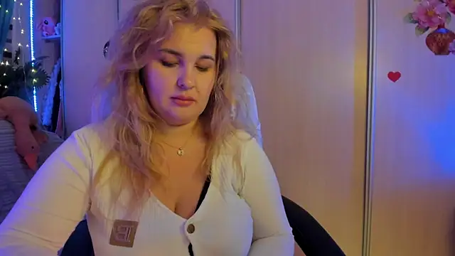 CoraSwon online show from February 2, 2026, 5:33 pm