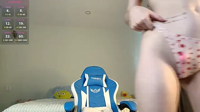 Snapshot of Naomi_52 chatting on March 23, 2025, 3:54 am Naomi 52 online show from March 23, 2025, 3:54 am