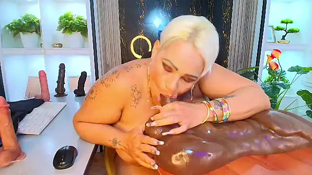 GianellaCox  online show from December 30, 2024, 8:47 pm