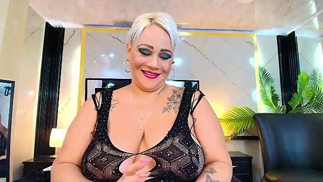 GianellaCox  online show from January 22, 2025, 5:28 pm