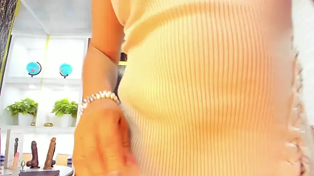 Snapshot of AmberNix chatting on February 1, 2025, 1:30 pm AmberNix online show from February 1, 2025, 1:30 pm