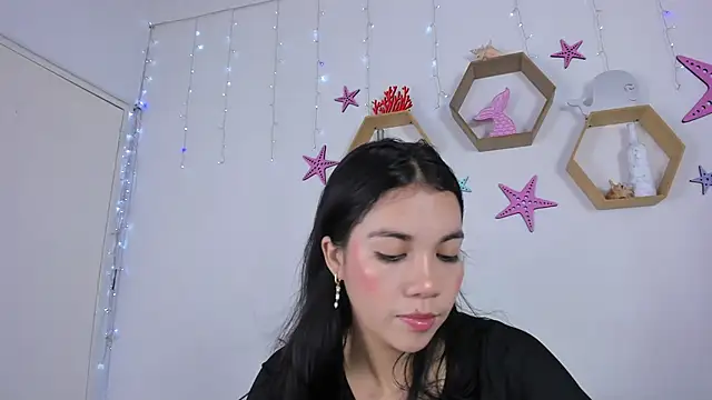 Snapshot of Emiily_Parkerr chatting on December 18, 2024, 3:04 am Emiily Parkerr online show from December 18, 2024, 3:04 am