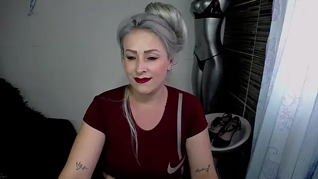 Emma Rizzoo online show from May 5, 2026, 7:55 pm