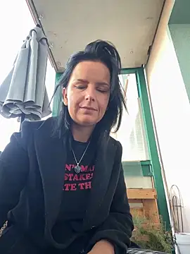 Off  Melonenmandy online show from December 17, 2025, 9:04 am