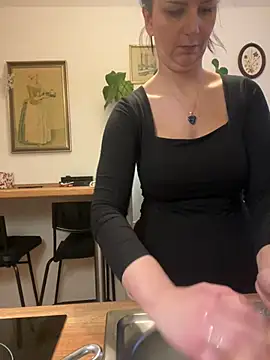 Off  Melonenmandy online show from February 17, 2026, 4:13 pm