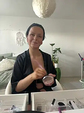 Off  Melonenmandy online show from February 28, 2026, 8:37 am