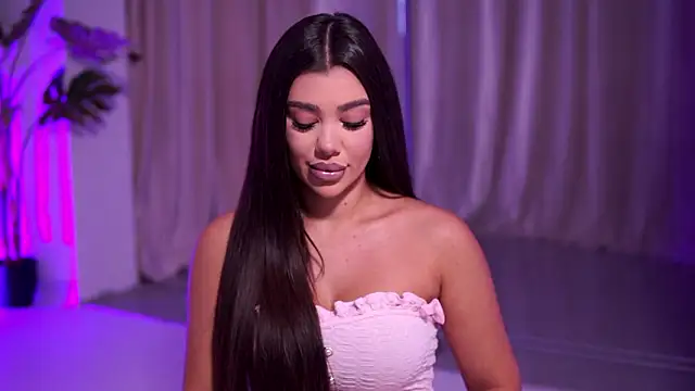 NatyDesiree online show from March 9, 2026, 8:02 pm