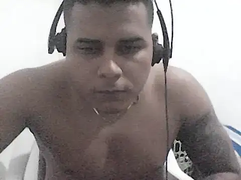 Snapshot of SaucyAffair0 chatting on January 3, 2025, 2:43 am SaucyAffair0 online show from January 3, 2025, 2:43 am