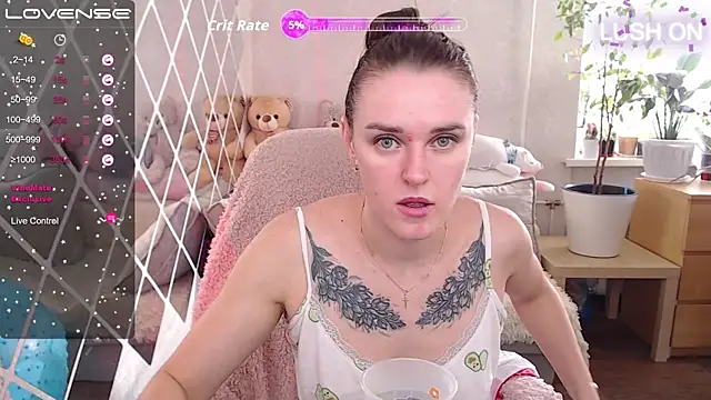 Snapshot of Bella__Swoon chatting on September 30, 2025, 3:33 am Bella Swoon online show from September 30, 2025, 3:33 am