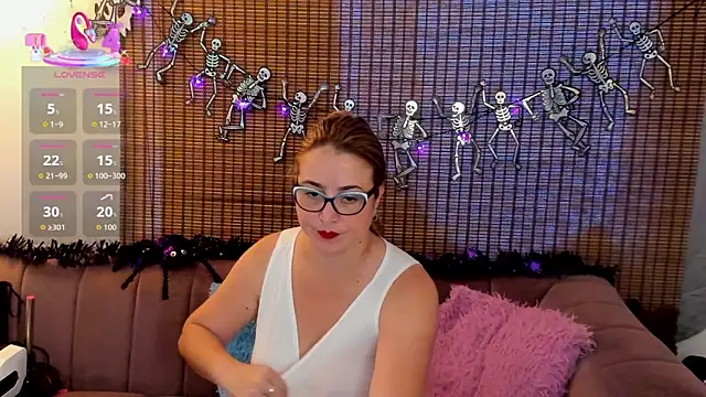 Snapshot of ariana_cross chatting on October 7, 2025, 12:35 pm ariana cross online show from October 7, 2025, 12:35 pm