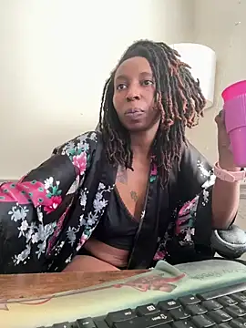 LeyaHoneybuns online show from January 8, 2025, 3:39 pm