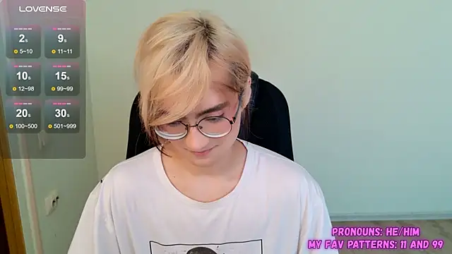 Snapshot of CuteYukiKun chatting on October 3, 2025, 8:22 am CuteYukiKun online show from October 3, 2025, 8:22 am