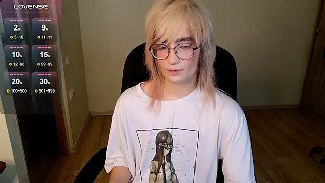 Snapshot of CuteYukiKun chatting on October 12, 2025, 2:43 am CuteYukiKun online show from October 12, 2025, 2:43 am