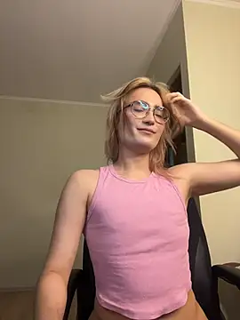 Snapshot of CuteYukiKun chatting on October 13, 2025, 5:35 pm CuteYukiKun online show from October 13, 2025, 5:35 pm