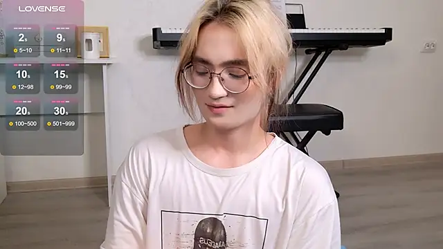 Snapshot of CuteYukiKun chatting on November 9, 2025, 9:02 pm CuteYukiKun online show from November 9, 2025, 9:02 pm