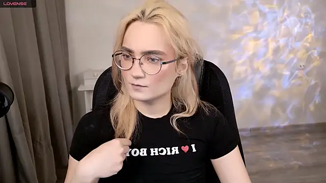 CuteYukiKun online show from March 14, 2026, 5:29 pm