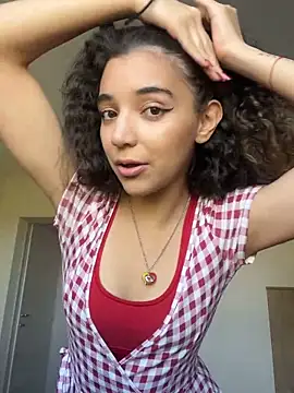 Snapshot of uniquerossie chatting on November 5, 2025, 1:44 pm uniquerossie online show from November 5, 2025, 1:44 pm