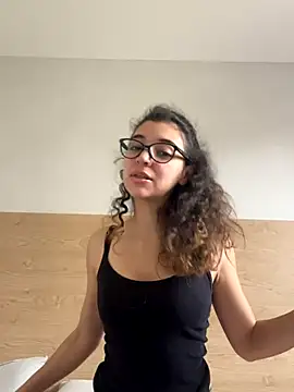 Snapshot of uniquerossie chatting on November 7, 2025, 10:59 am uniquerossie online show from November 7, 2025, 10:59 am