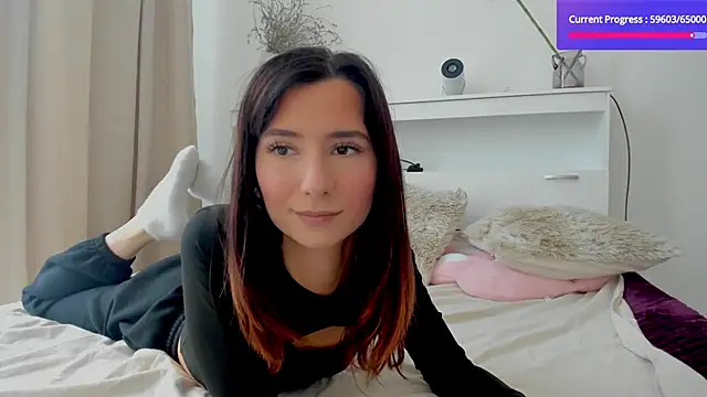 crystalnut online show from October 5, 2025, 2:10 am