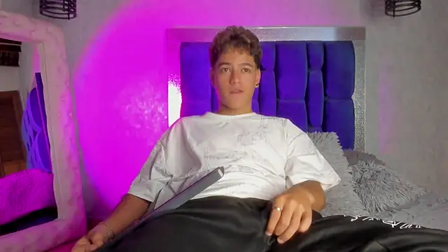 Snapshot of Levy_Steve chatting on December 4, 2024, 4:10 am Levy Steve online show from December 4, 2024, 4:10 am