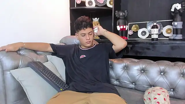 Snapshot of Levy_Steve chatting on February 28, 2025, 5:48 am Levy Steve online show from February 28, 2025, 5:48 am