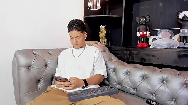 Snapshot of Levy_Steve chatting on March 20, 2025, 5:13 am Levy Steve online show from March 20, 2025, 5:13 am